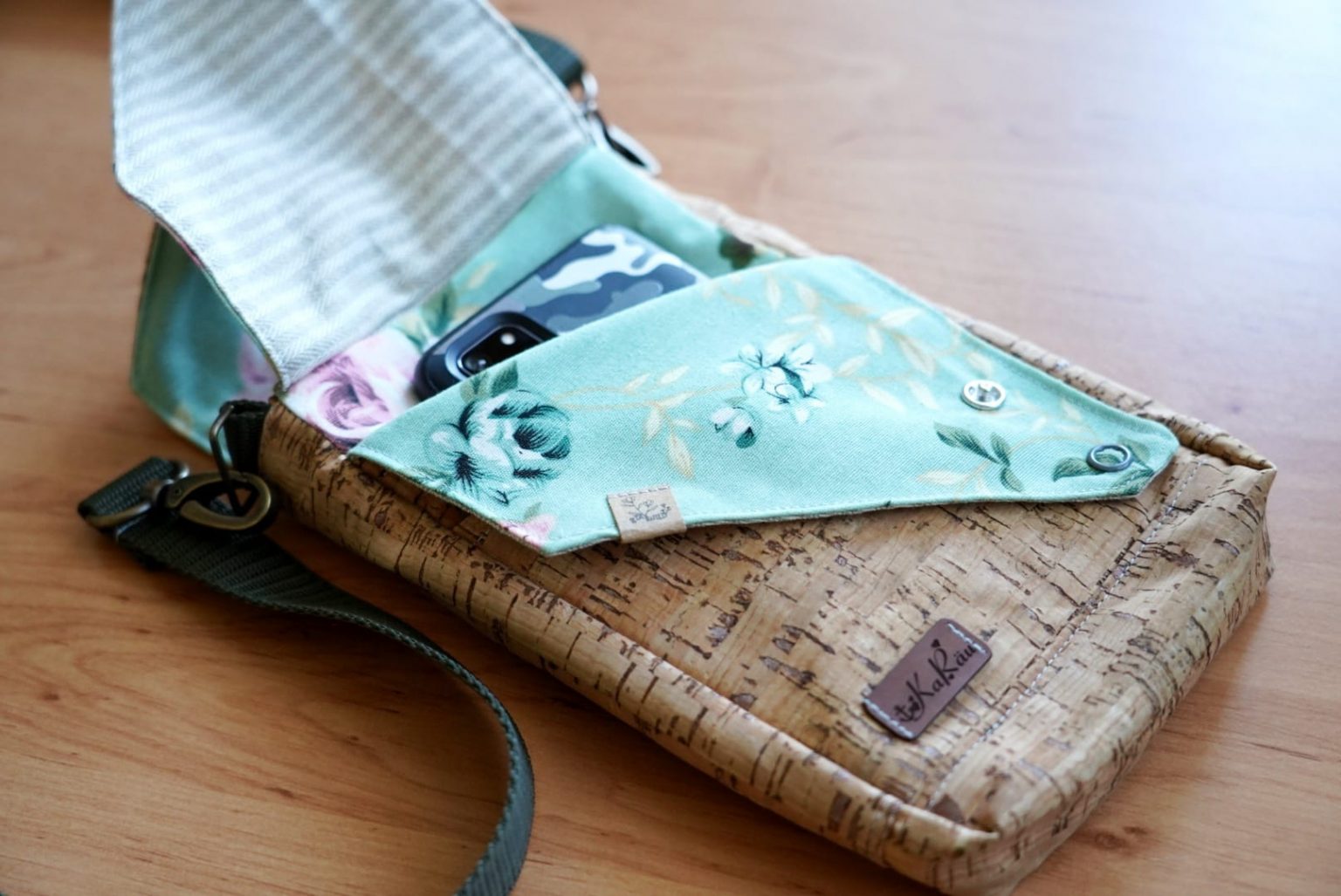 Ebook Handytasche Cross Body Bag Pixxi 24 x 14 x 4 cm - Schnittrebell